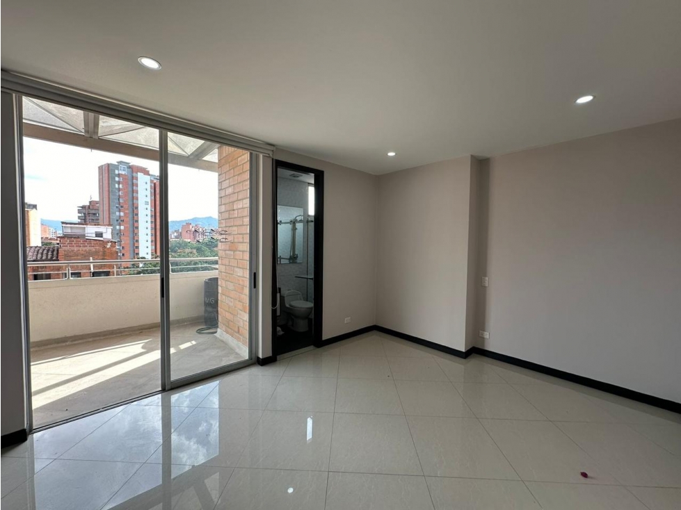 VENTA PENTHOUSE CERCA AL PRIMER PARQUE DE LAURELES