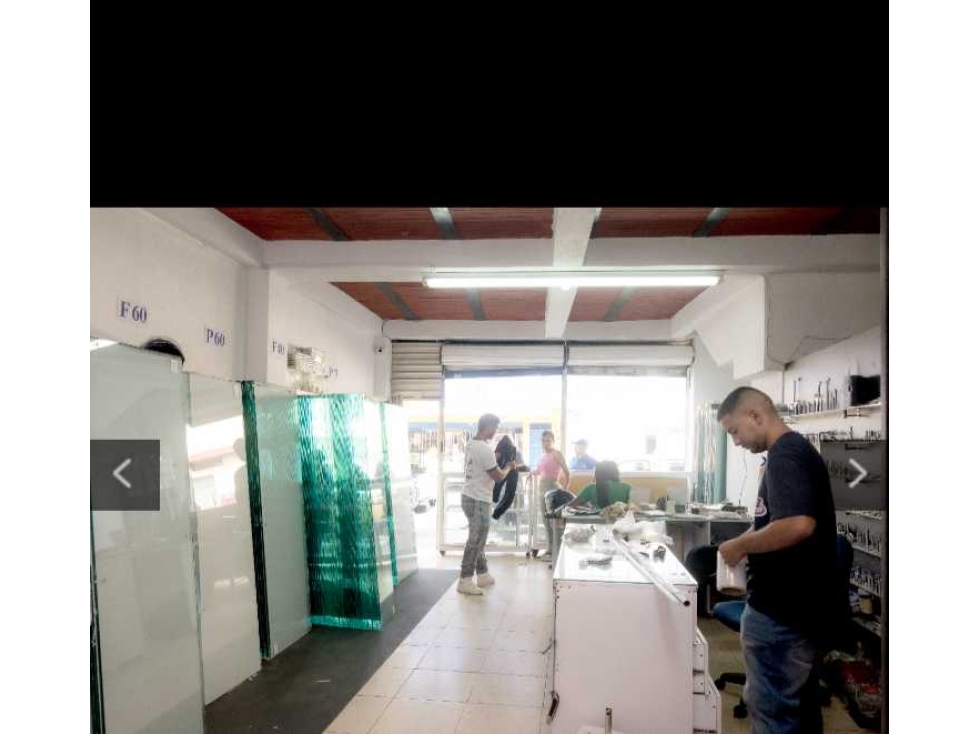 Se venden dos locales,zona industrial del barrio Obrero — foto 5