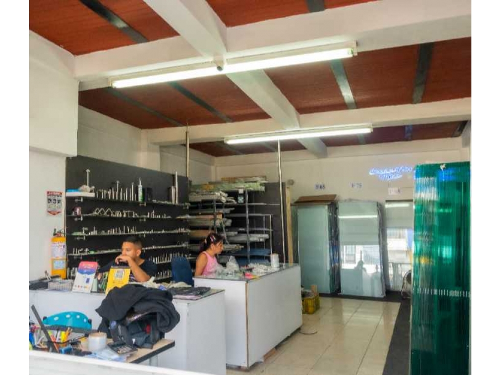 Se venden dos locales,zona industrial del barrio Obrero — foto 6