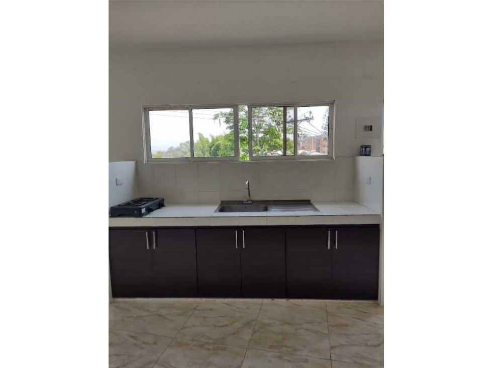 Se vende casa en Jamundí, con un local y dos apartamentos. — foto 2