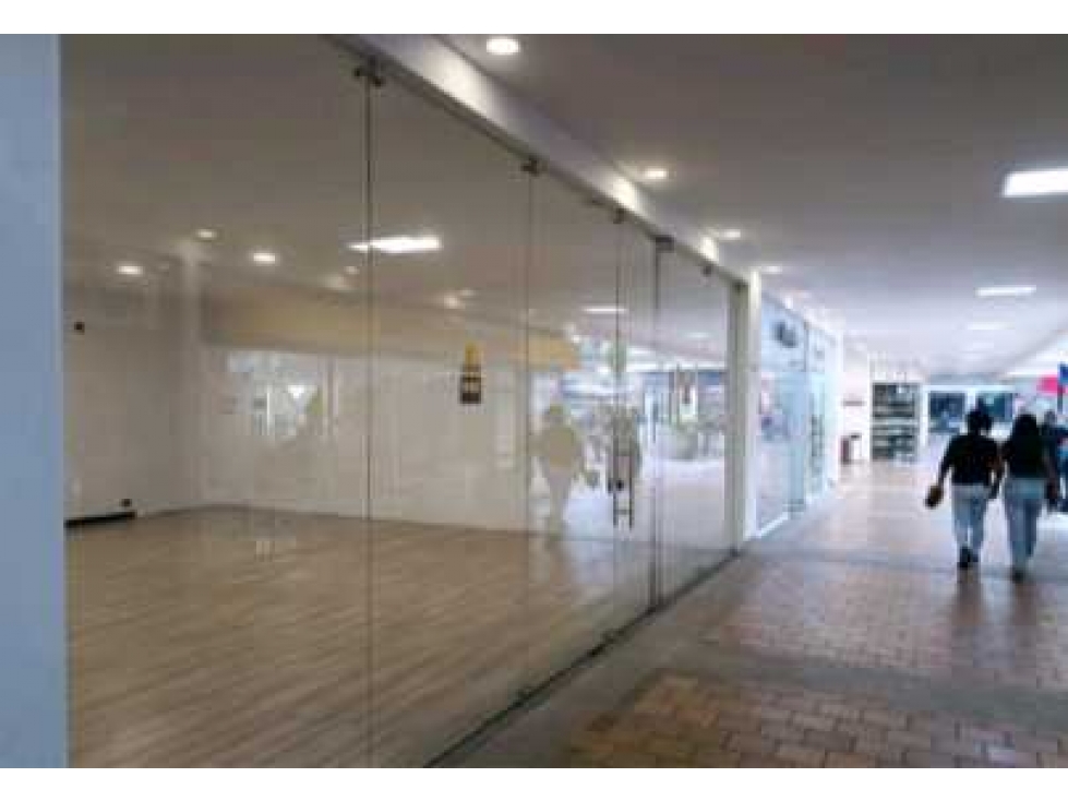 SE ALQUILA LOCAL EN HOLGUINES TRADE CENTER. MHG CW:9015759 — foto 4