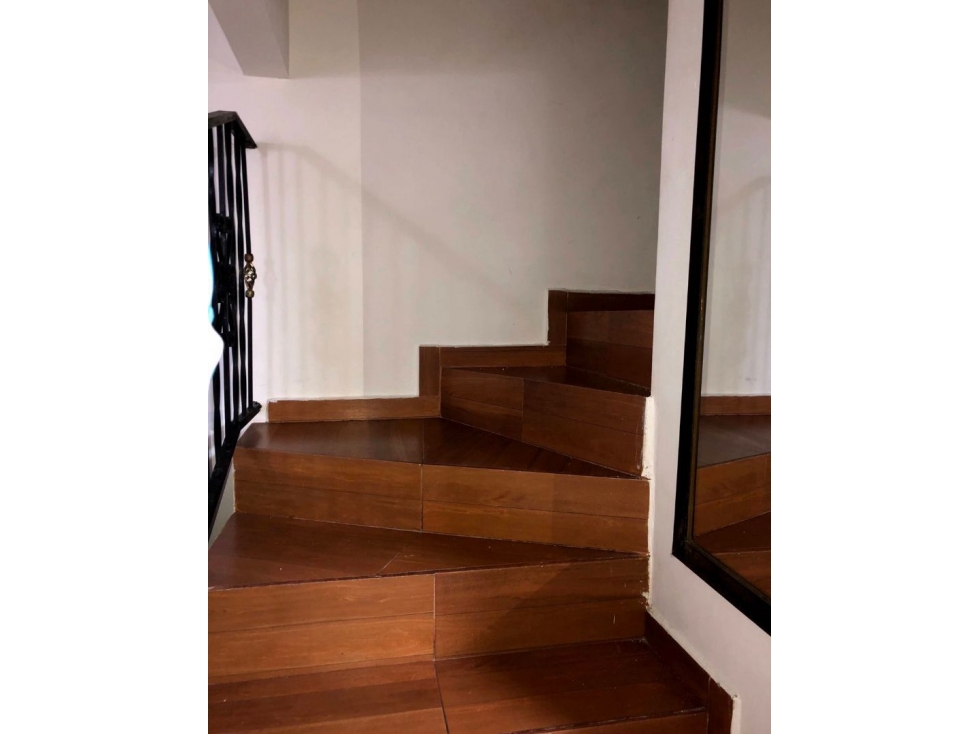 Venta de hermosa CASA de 3 PISOS en ROBLEDO VILLA CAMPIÑA — foto 2