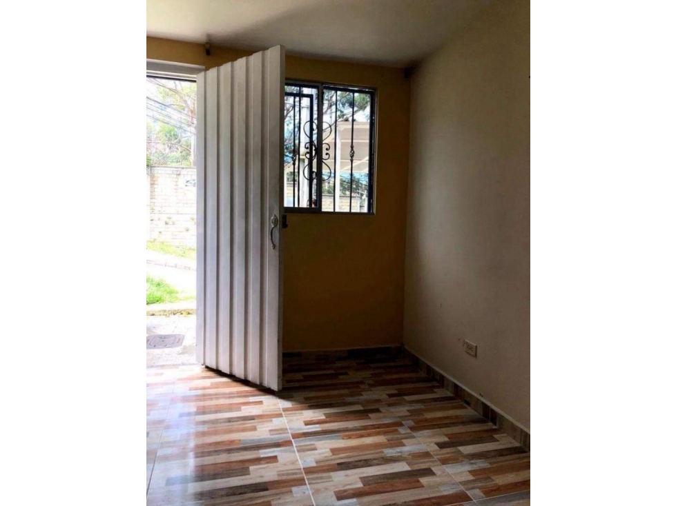Venta de hermosa CASA de 3 PISOS en ROBLEDO VILLA CAMPIÑA — foto 5