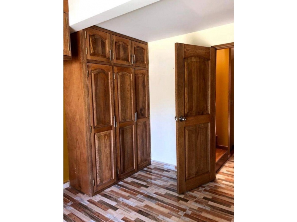 Venta de hermosa CASA de 3 PISOS en ROBLEDO VILLA CAMPIÑA — foto 6