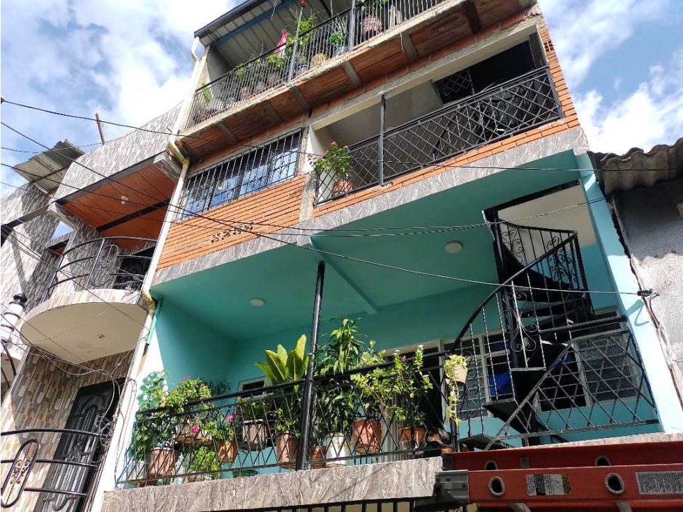VENTA CASA TRIFAMILIAR ORIENTE NORTE SAN LUIS AMB