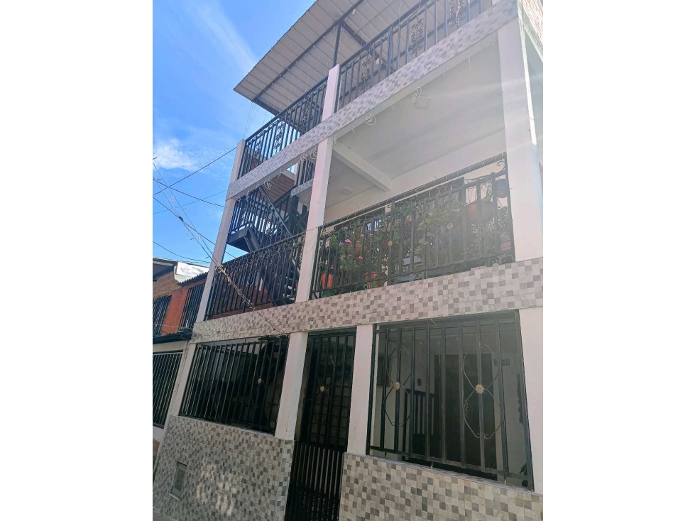 VENTA CASA BIFAMILIAR PEATONAL CIUDADELA DEL RIO AMB
