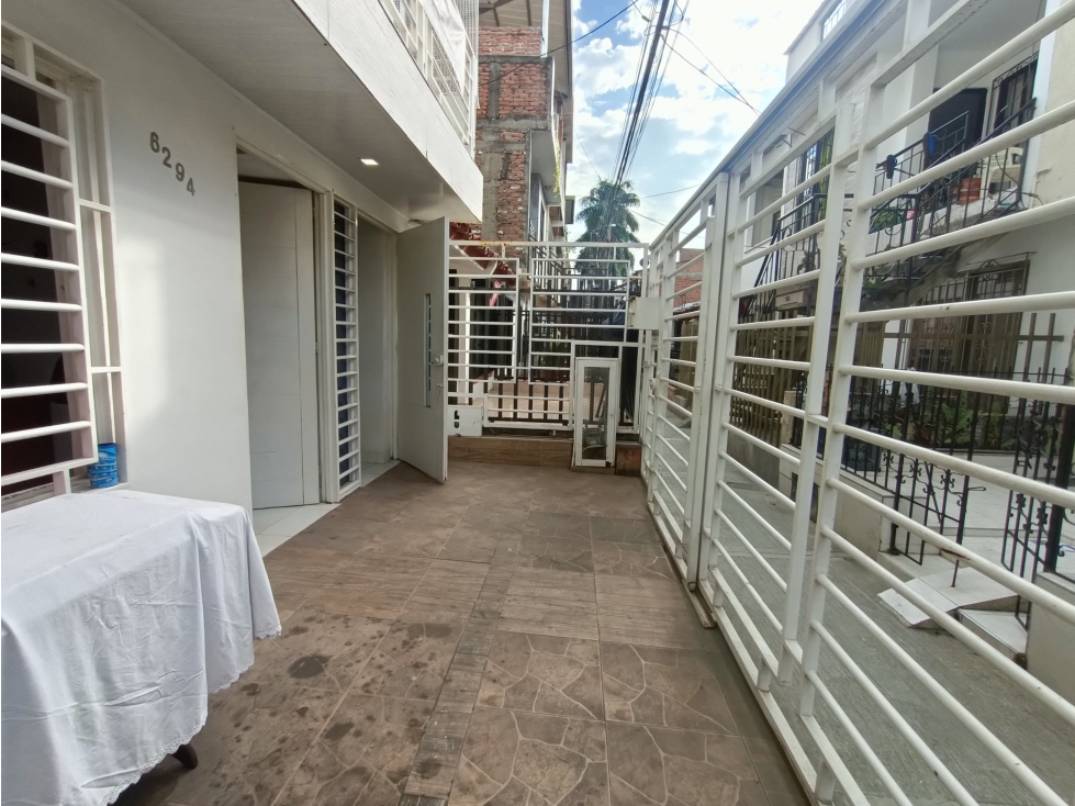 Vendo casa 3 pisos guayacanes Cali CW8572900 AI