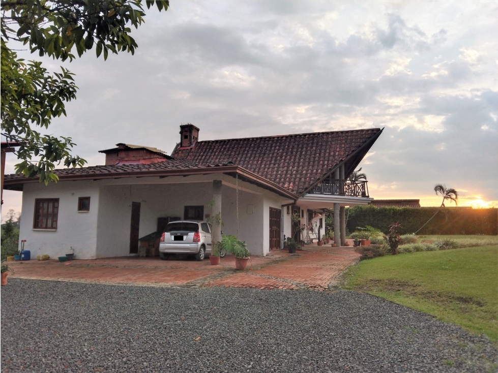 Se Vende Casa Campestre, Pereira, Via Armenia