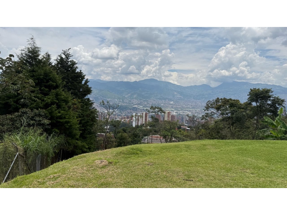 Lote en venta con vista a Medellín, Los Balsos - El Poblado