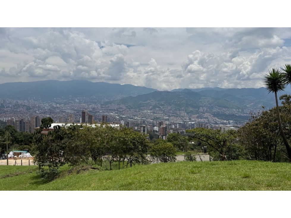 Excelente lote en venta con vista a Medellín, Los Balsos - El Poblado
