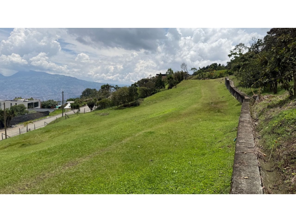Excelente lote en venta con vista a Medellín, Los Balsos - El Poblado — foto 4