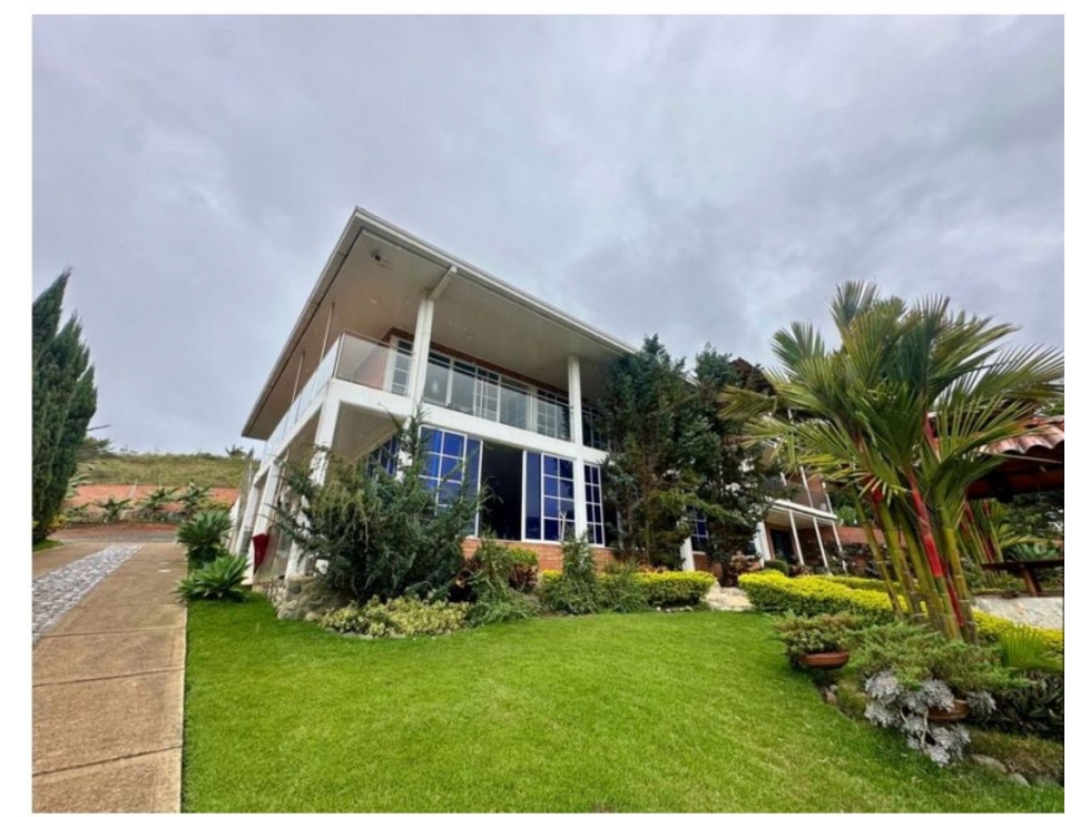 OPORTUNIDAD ÚNICA ESPECTACULAR FINCA EN VENTA EN PAVAS - 1