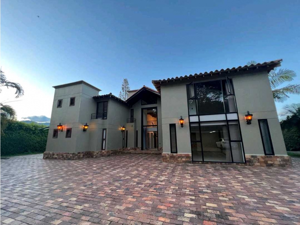 Venta Hermosa casa poblado (*)