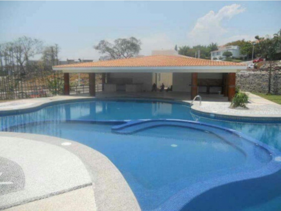 Venta Casa Comercial en Cond. Bugambilias / Cuernavaca
