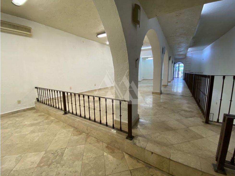 Venta ó Renta de Edificio Comercial en el Centro de Cuernavaca Mor. - 1
