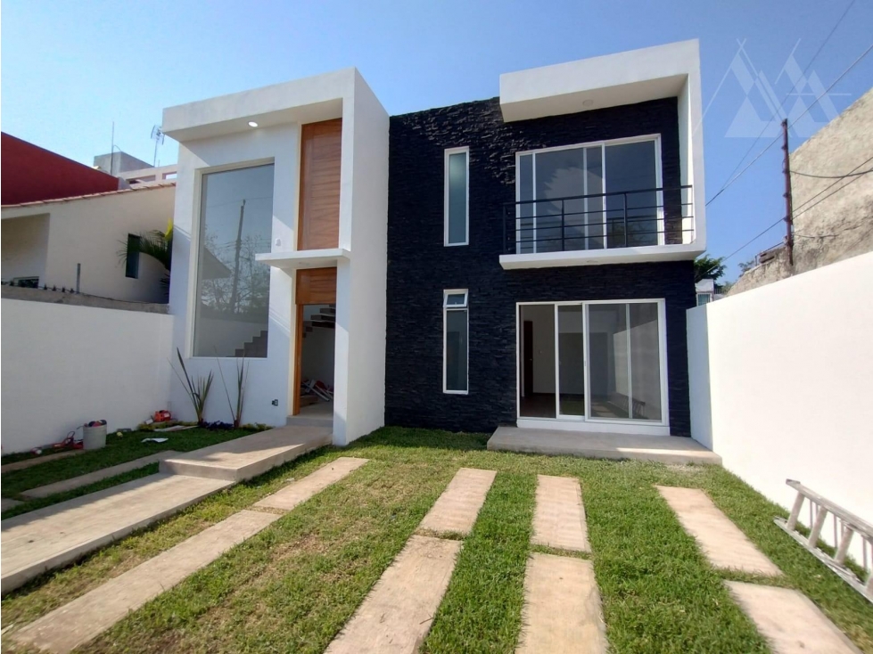 Casa lista para Estrenar en Venta en Las Fincas - 1