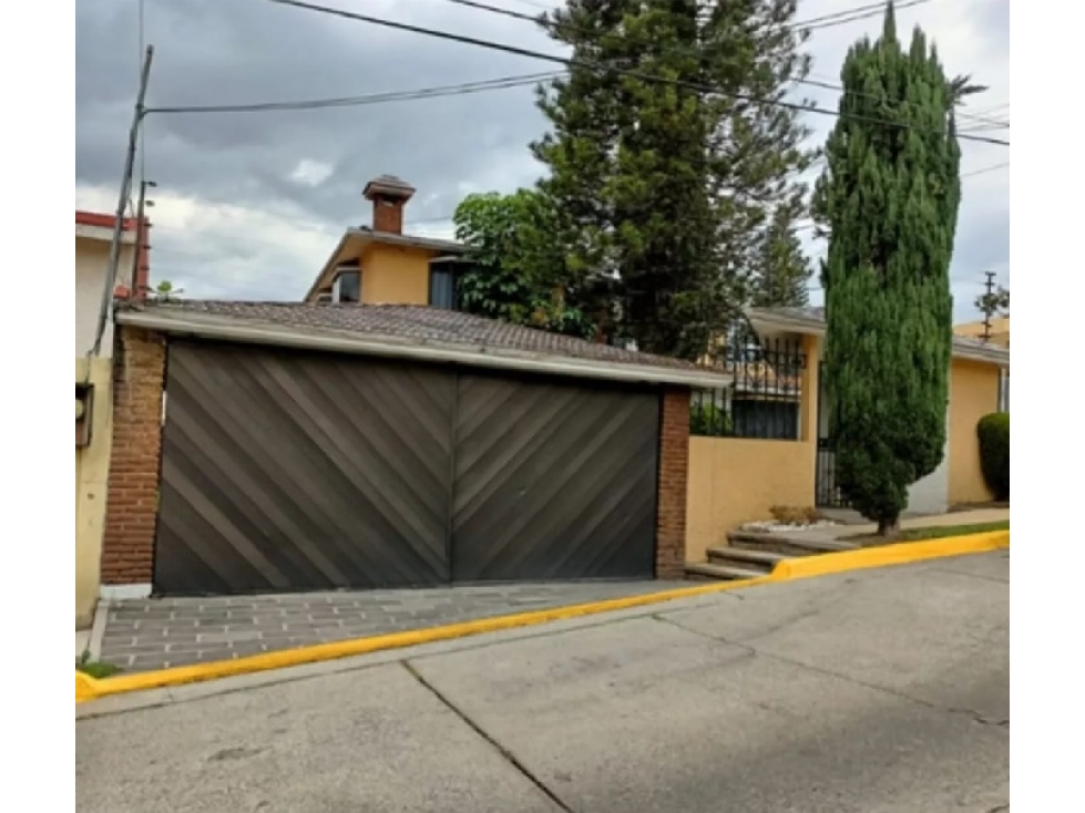 Casa en Remate en Lomas De La Hacienda, FG-237