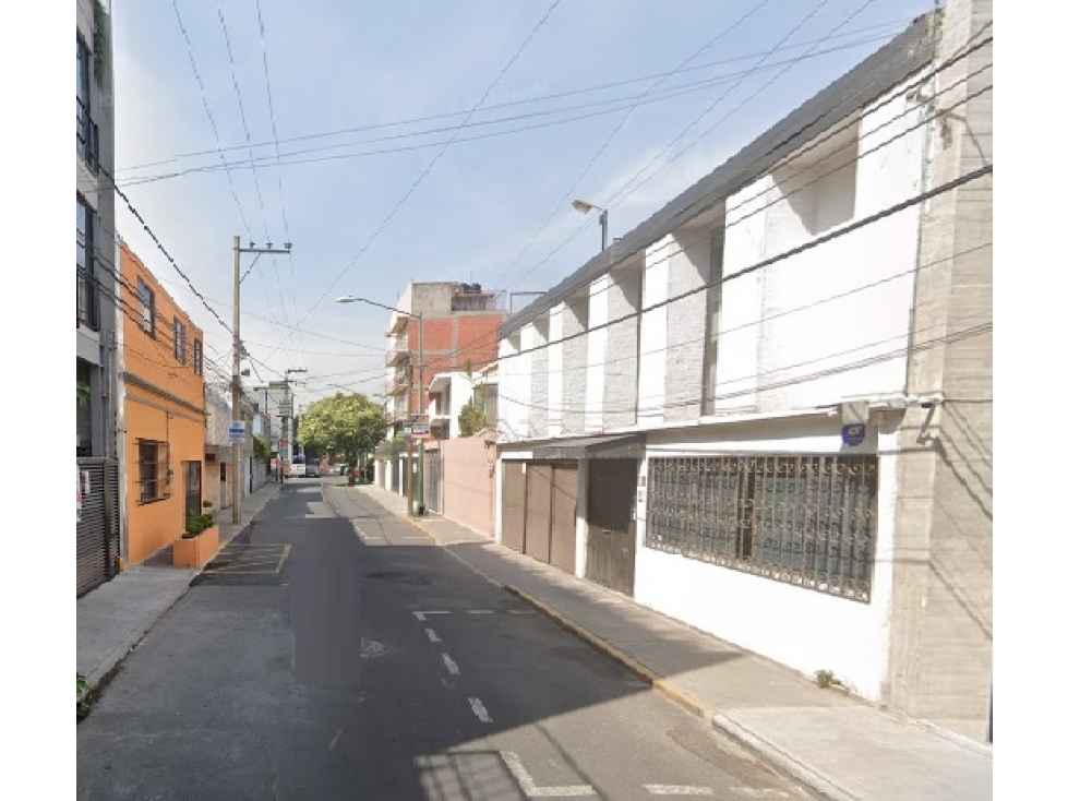 Casa en Remate en Cd de los Deportes, FG-746