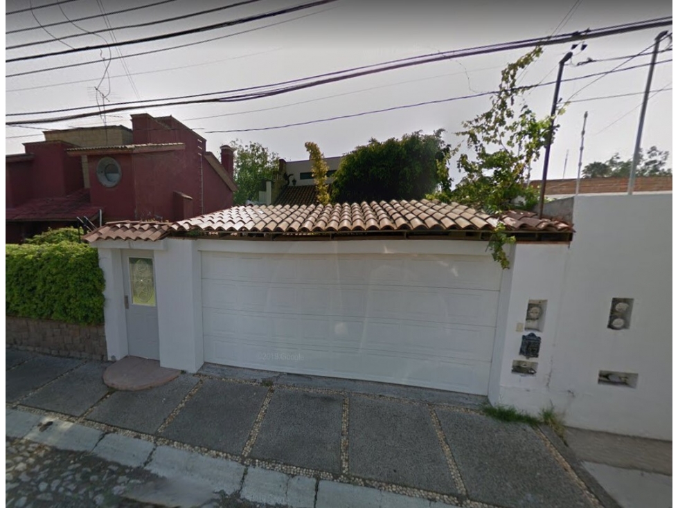 Casa en Remate en Jurica Pinar, FG-615
