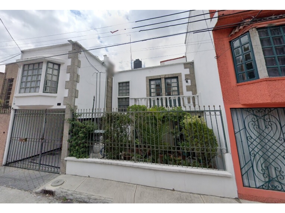 Casa en Remate en Periodista, FG-638