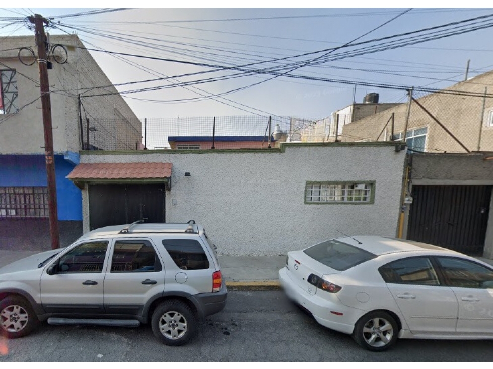 Casa en Remate en J. González Romero, FG-963