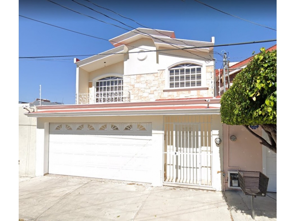 Casa en Remate en Quintas Del Marques, FG-928