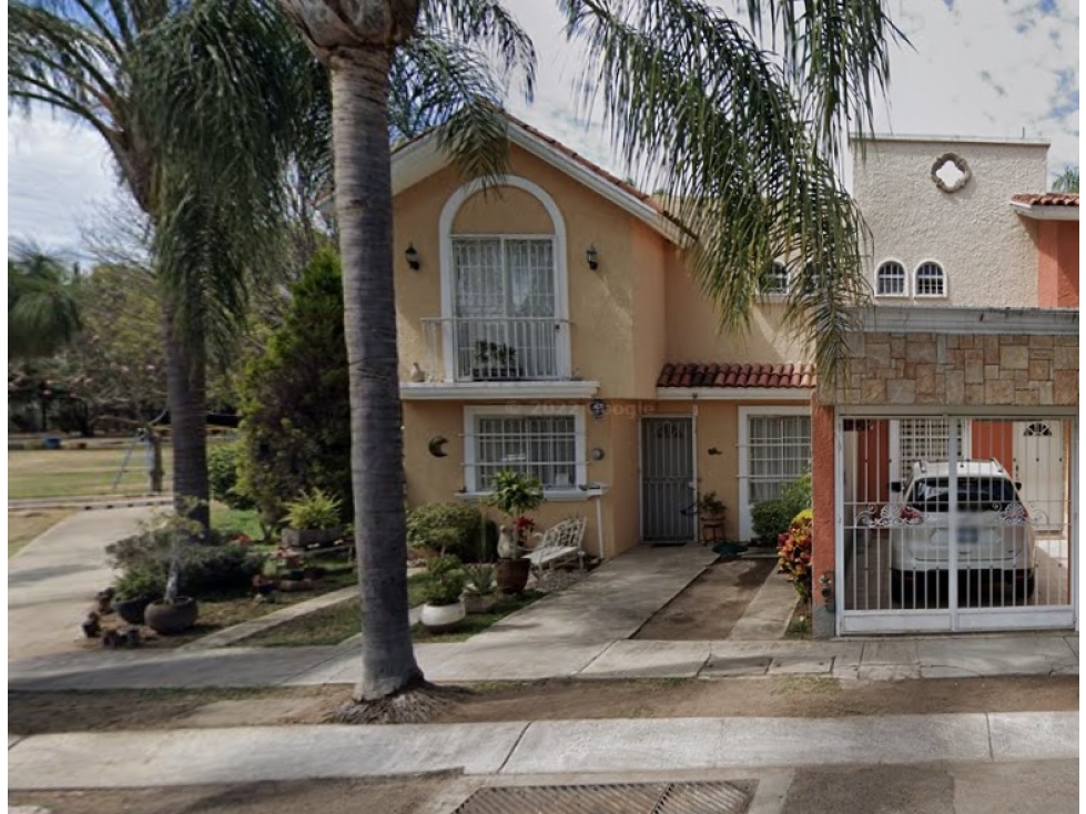 Casa en Remate en Res. Del Valle, FG-1831