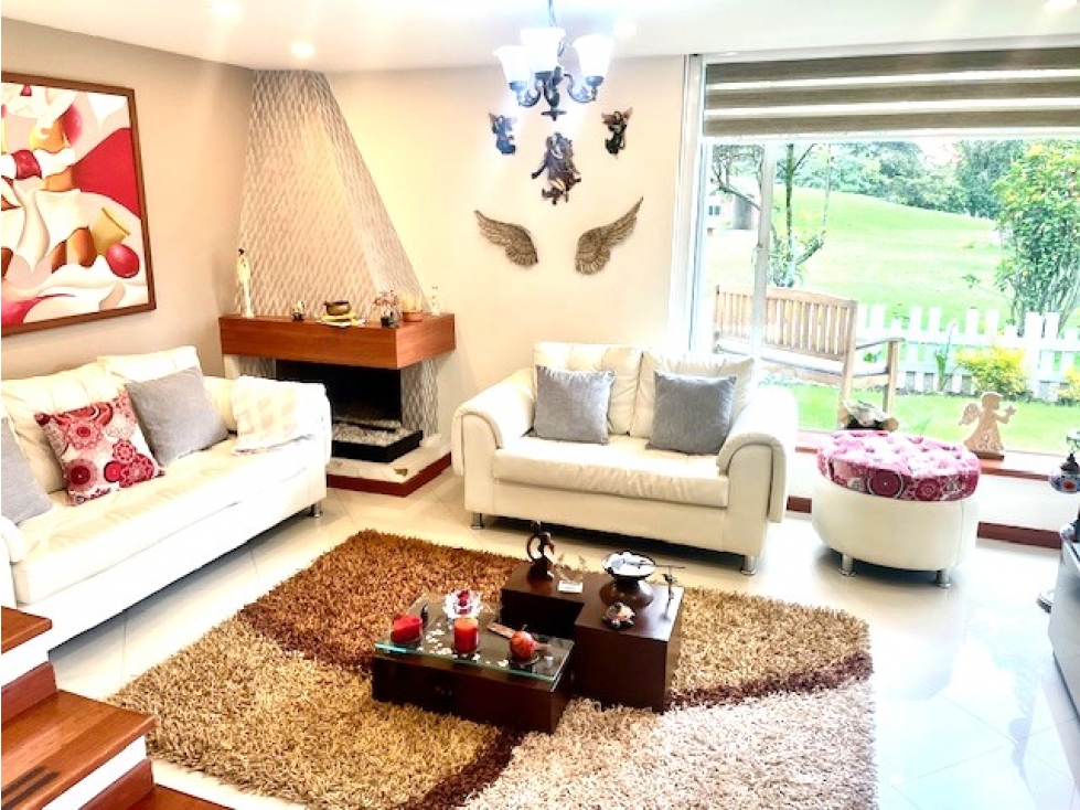 VENDO HERMOSA CASA EN MODELIA EN CONJUNTO, REMODELADA Y CON JARDIN — foto 2