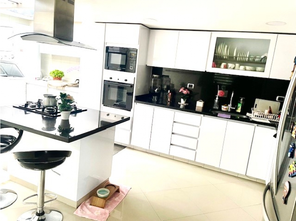 VENDO HERMOSA CASA EN MODELIA EN CONJUNTO, REMODELADA Y CON JARDIN — foto 6