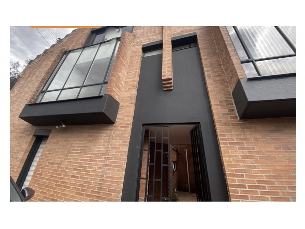 VENDO HERMOSA CASA ESQUINERA CON JARDIN INTERIOR REMODELADA EN BELMIRA