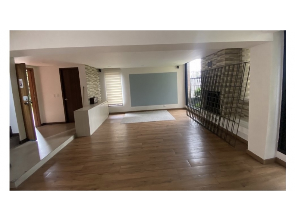 VENDO HERMOSA CASA ESQUINERA CON JARDIN INTERIOR REMODELADA EN BELMIRA — foto 5