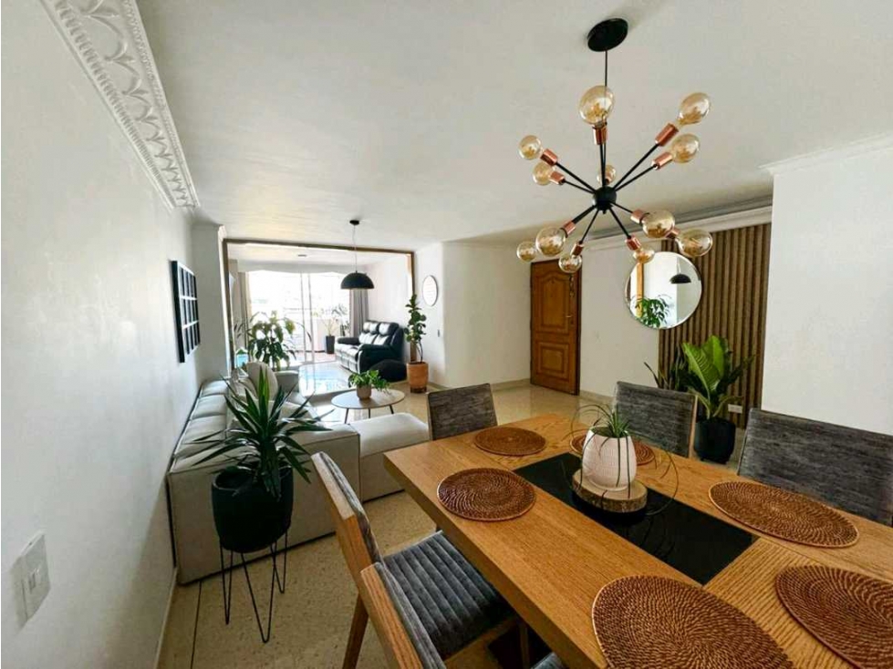 Apartamento remodelado con amplios espacios y ubicación inmejorable — foto 3