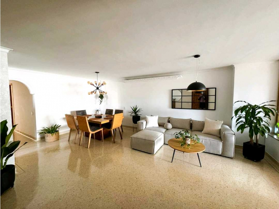 Apartamento remodelado con amplios espacios y ubicación inmejorable — foto 6