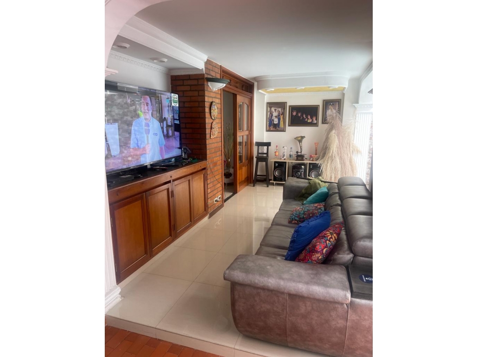 Se vende casa en Barrio Valle del LIli - Cali (JPG) CW:9307651