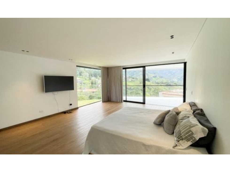 Hermosa casa moderna en el Escobero