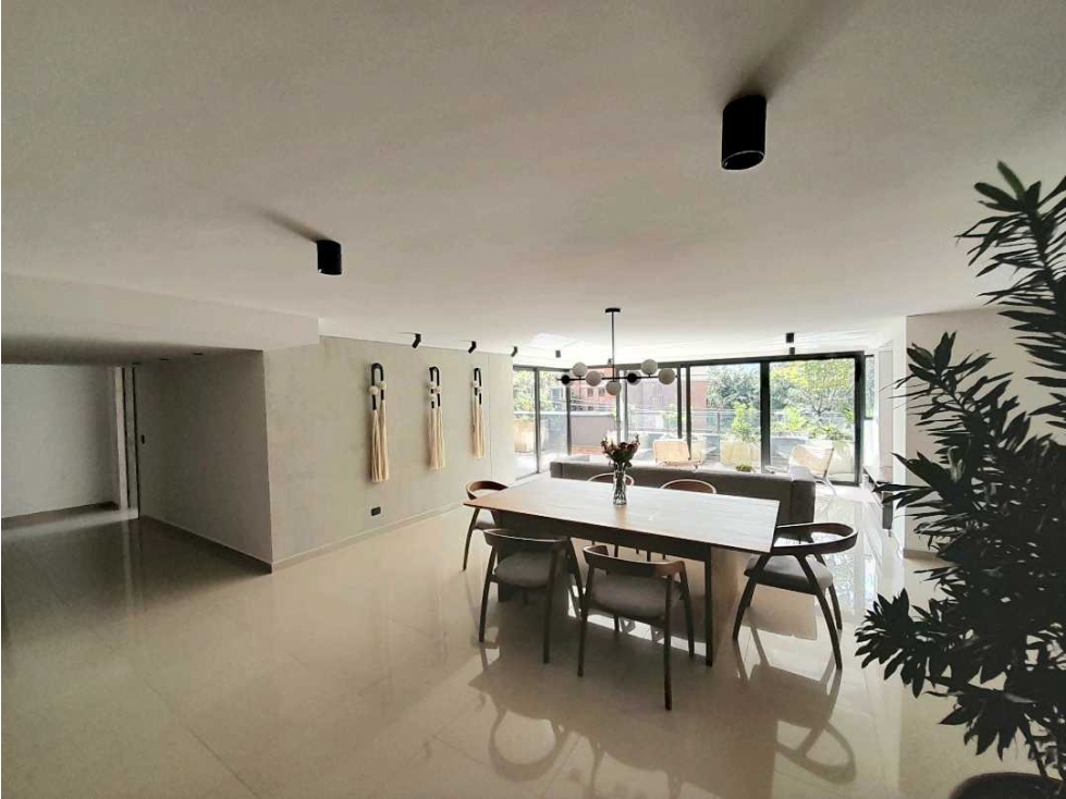 Venta de exclusiva oficina en Milla de oro 8373781