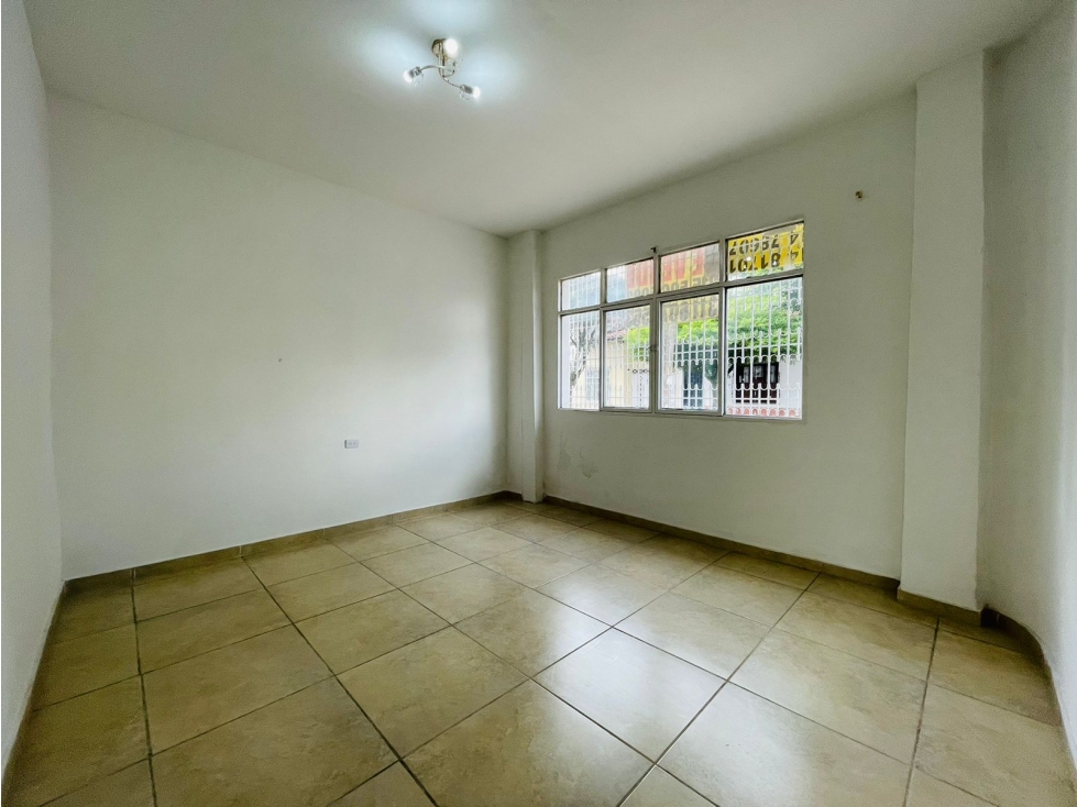 SE VENDE AMPLIA CASA EN BARRIO SAN CAYETANO LO cw9368948 — foto 2