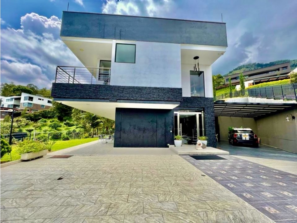 CASA EN VENTA EL POBLADO LAS PALMAS MEDELLÍN
