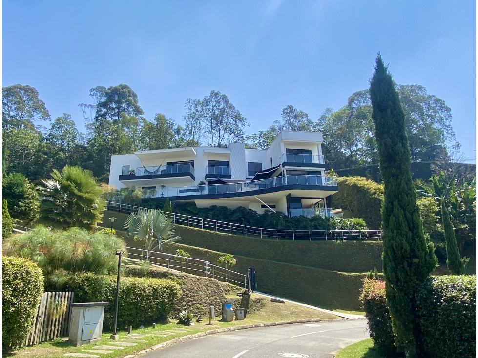 CASA EN VENTA EN MEDELLIN EL POBLADO LAS PALMAS