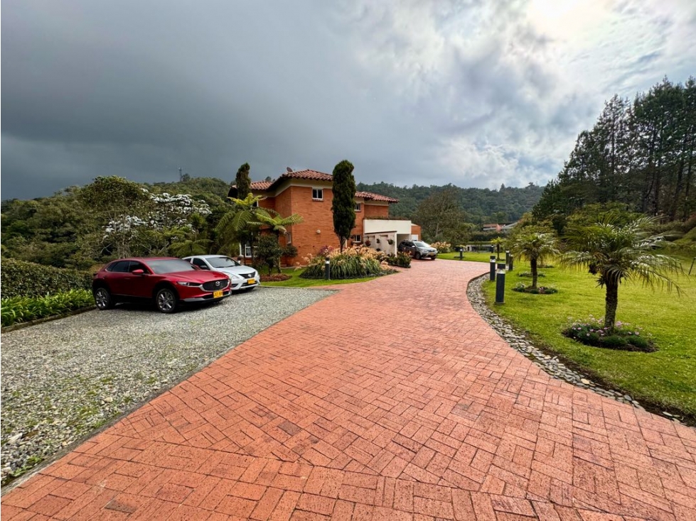 ESPECTACULAR CASA EN VENTA EN ENVIGADO LOMA DEL ESCOBERO