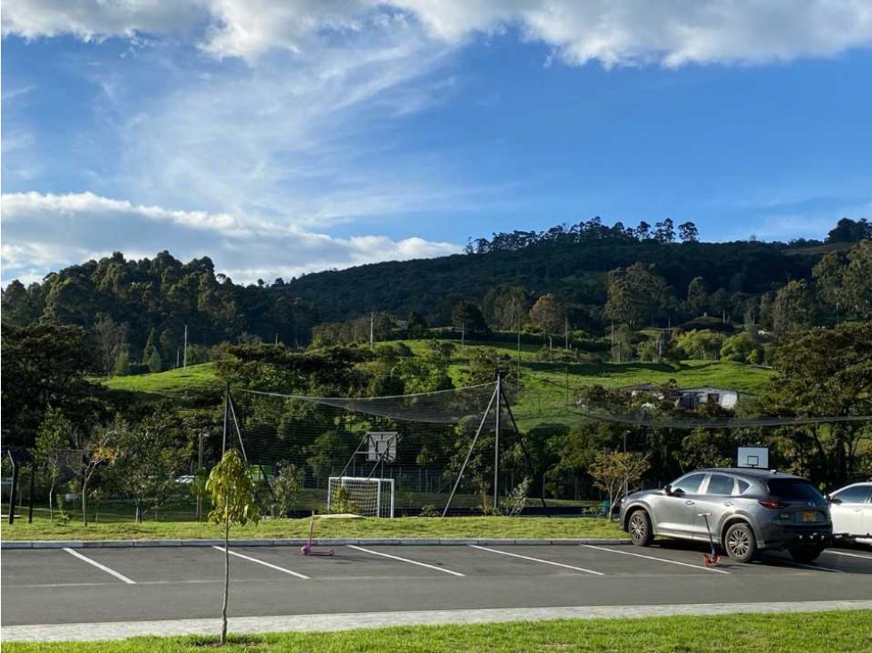 Espectacular lote ubicado en el alto de las Palmas — foto 2