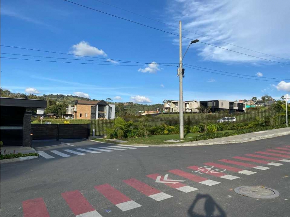 Espectacular lote ubicado en el alto de las Palmas — foto 6