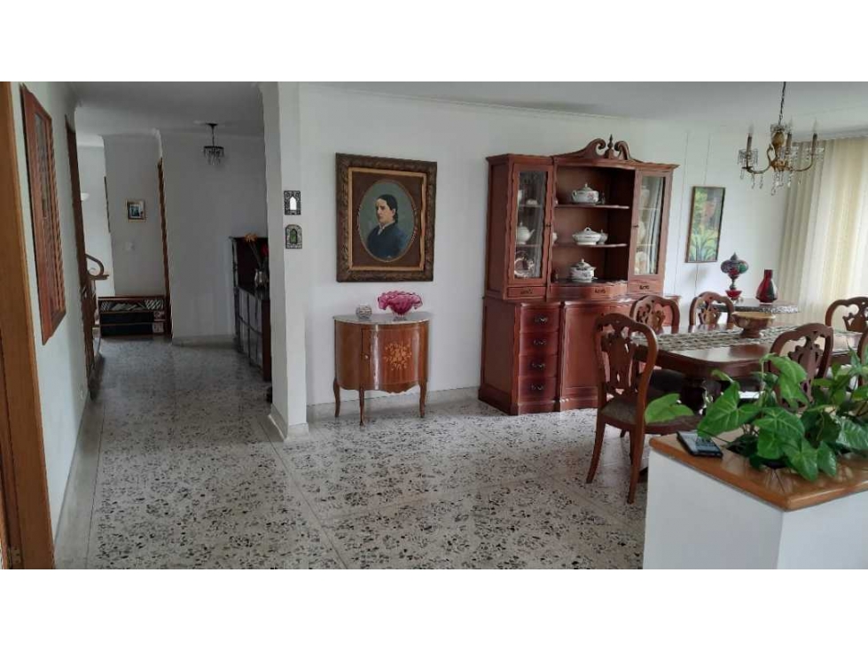 Amplio apartamento ubicado en el Poblado sector la Concha. — foto 4
