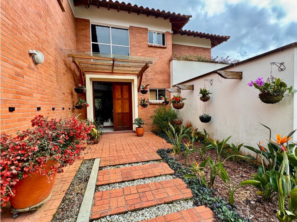ESPECTACULAR CASA EN VENTA EN ENVIGADO LOMA DEL ESCOBERO — foto 3