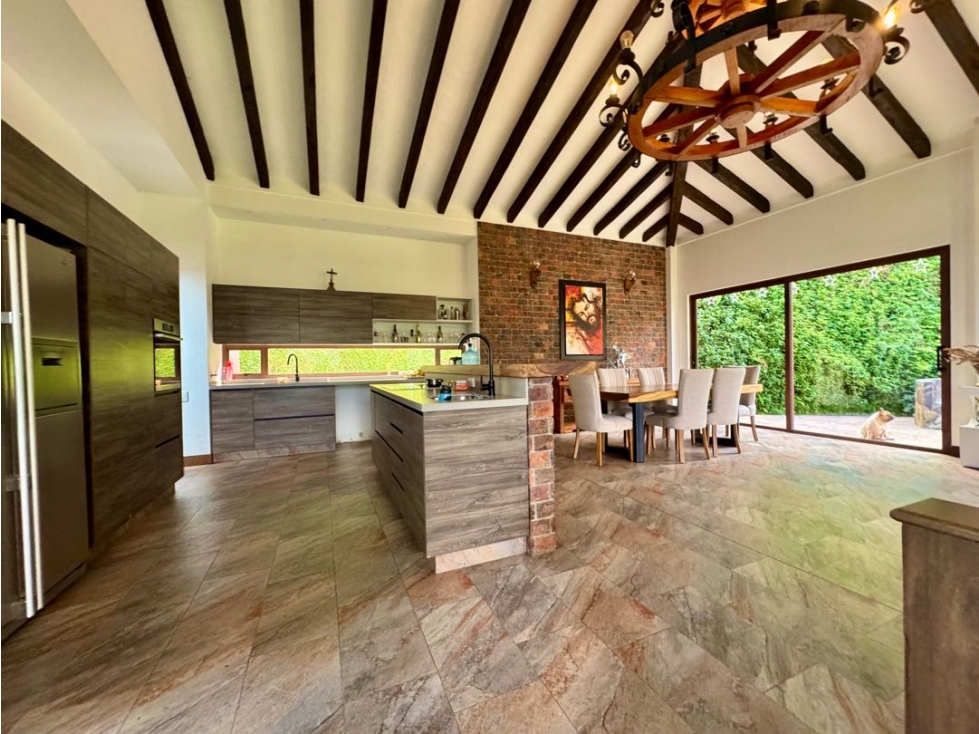 HERMOSA CASA EN VENTA ENVIGADO LOMA DEL ESCOBERO PARTE BAJA — foto 3