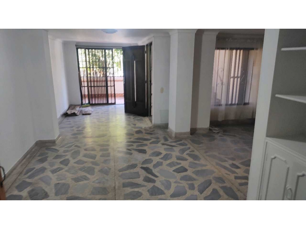 VENTA CASA 1ER PISO. BARRIO SIMÓN BOLIVAR. MEDELLÍN