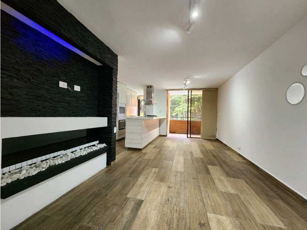 PRECIO OPORTUNIDAD APARTAMENTO POBLADO, REMODELADO, PARTE PLANA, UC