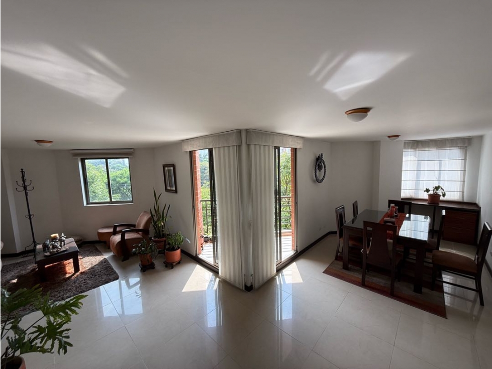 VENTA DE APARTAMENTO EN CONQUISTADORES CON ASCENSOR Y PORTERÍA