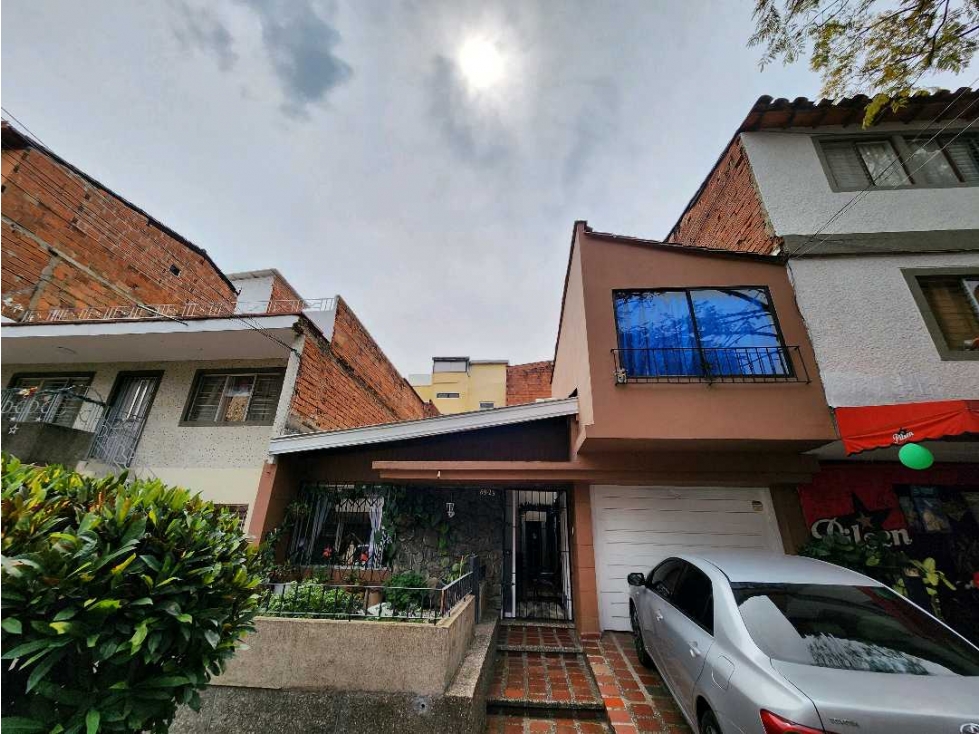 VENTA DE CASA IDEAL PARA CONSTRUIR, EXCELENTE UBICACIÓN Y NORMA