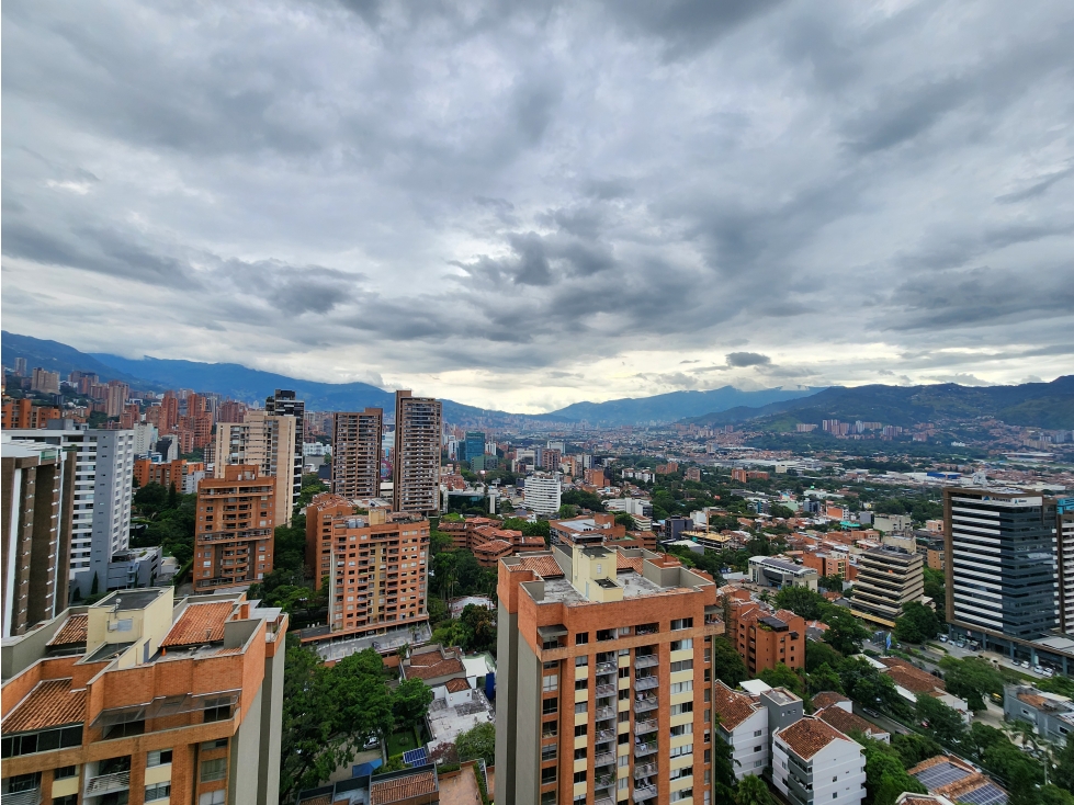 VENTA DE APARTAMENTO EN CASTROPOL, PISO ALTO CON VISTA EN UNIDAD